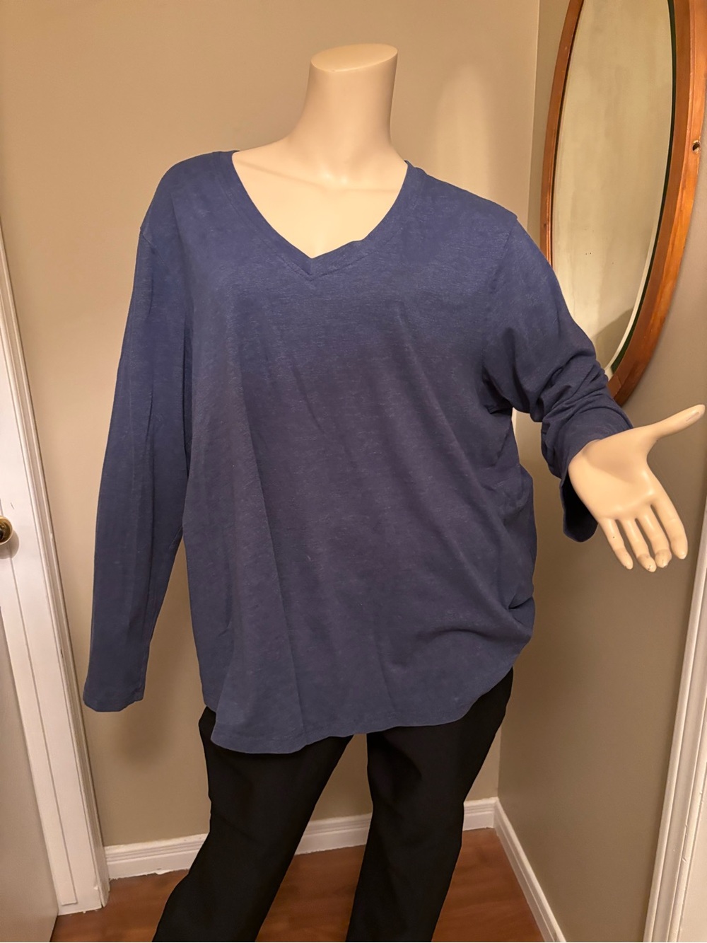 Northern Reflections Women's Navy V-Neck Long Sleeve Tee